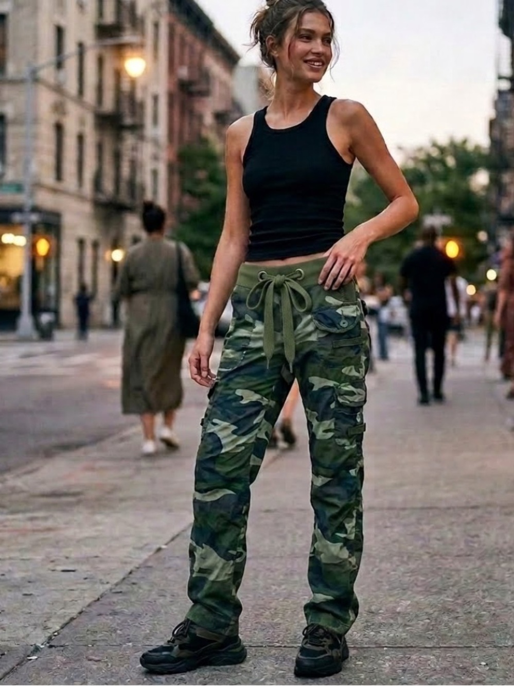 Almost Famous Olive Camo Drawstring Cargo Joggers ladies/jrs Medium